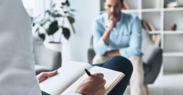 diferença entre terapia cognitiva comportamental e psicanálise